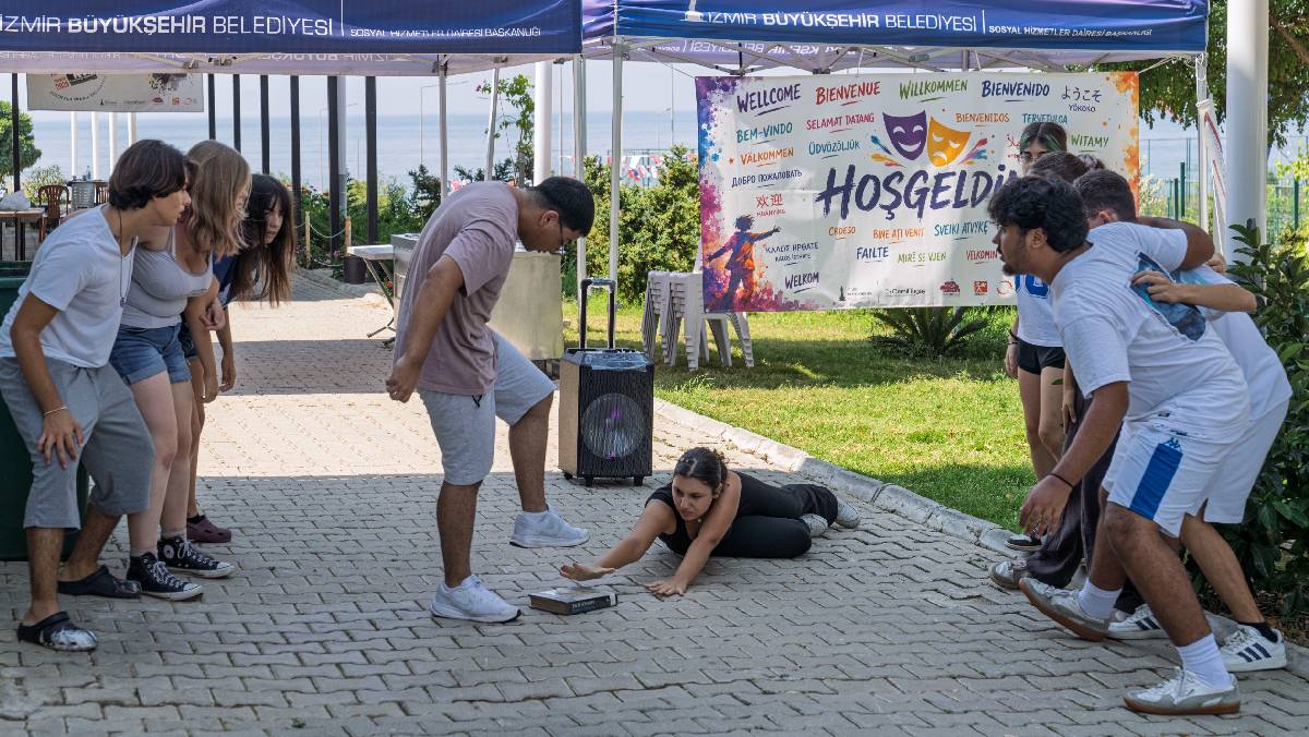 İzmir’de Avrupa drama buluşması: Gençler ortak hikâyeler yazıyor