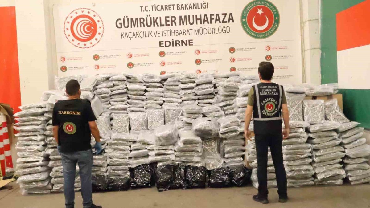 Kapıkule'de 810 kilogram esrar ele geçirildi