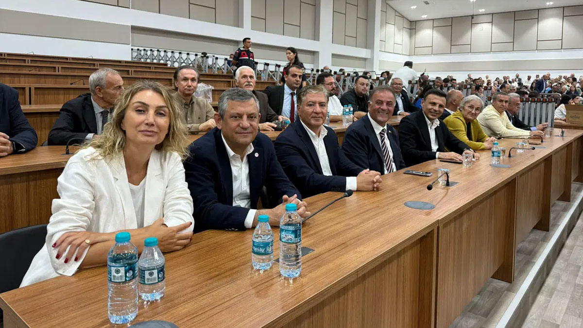 Özgür Özel İBB Davası’nın ikinci celsesinde: “Tarihin bu noktasına tanıklık etmeye geldik”
