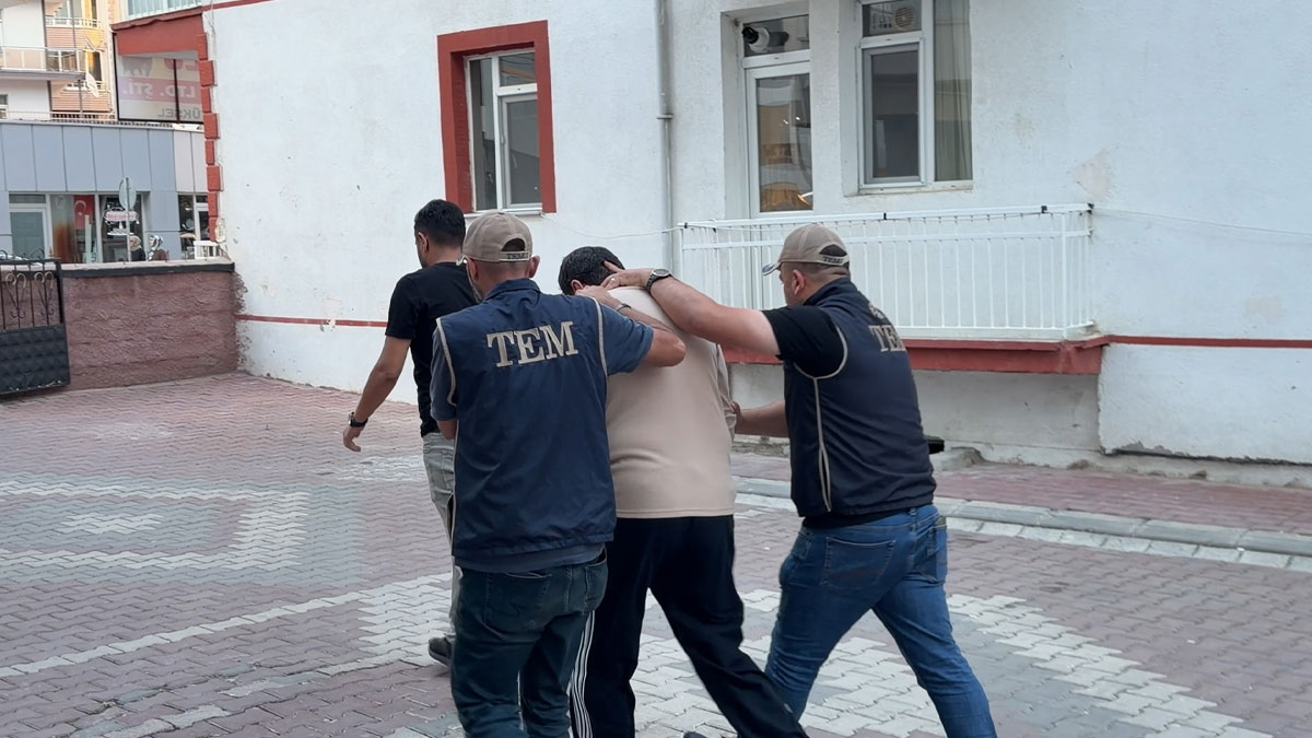 “Terörizm” suçundan kırmızı bültenle aranıyordu: Kırşehir’de yakalandı