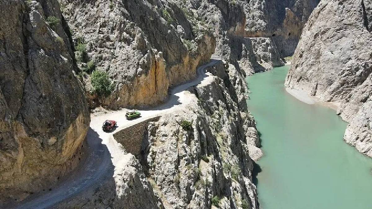 Yapımı tam 132 yıl sürdü! Fırsatını bulan Erzincan’a koşuyor, gören hayran kalıyor