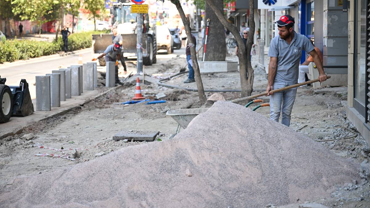 Bornova’nın ana damarı Mustafa Kemal Caddesi’nde kesintisiz prestij hamlesi