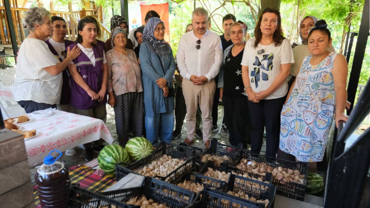 “Kadın Güçlenince, Toplum Güçlenir” mottosuyla hayata geçirilen Beyaz Zambak Projesi’nde hasat dönemi