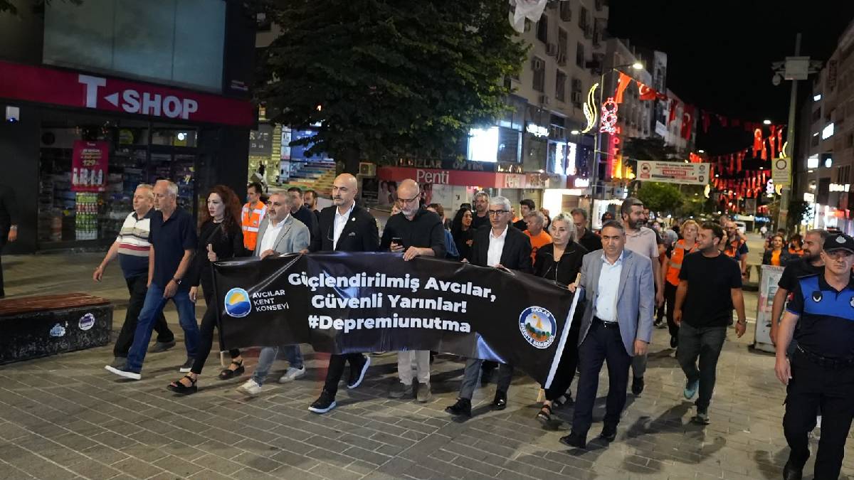 Avcılar’da 17 Ağustos depreminde hayatını kaybedenler anıldı