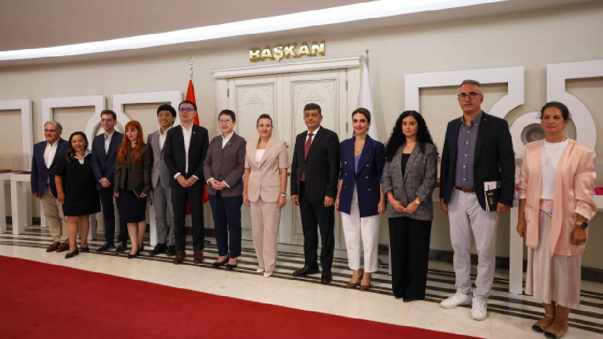 Singapur Cumhuriyeti Büyükelçisi Kok Li Peng’den Özdemir’e ziyaret