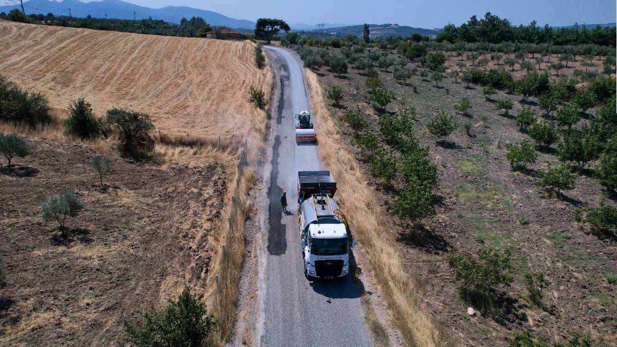 Soma’nın mahalle yollarında asfalt çalışmaları devam ediyor