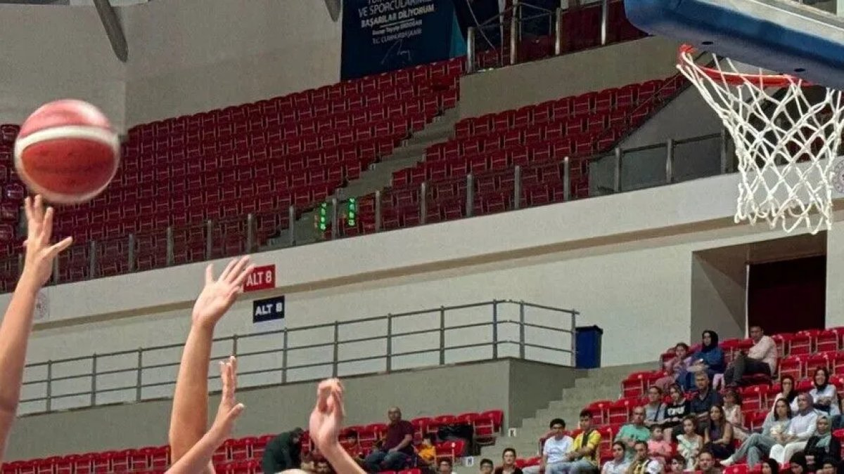 Genç Milliler çeyrek finalde