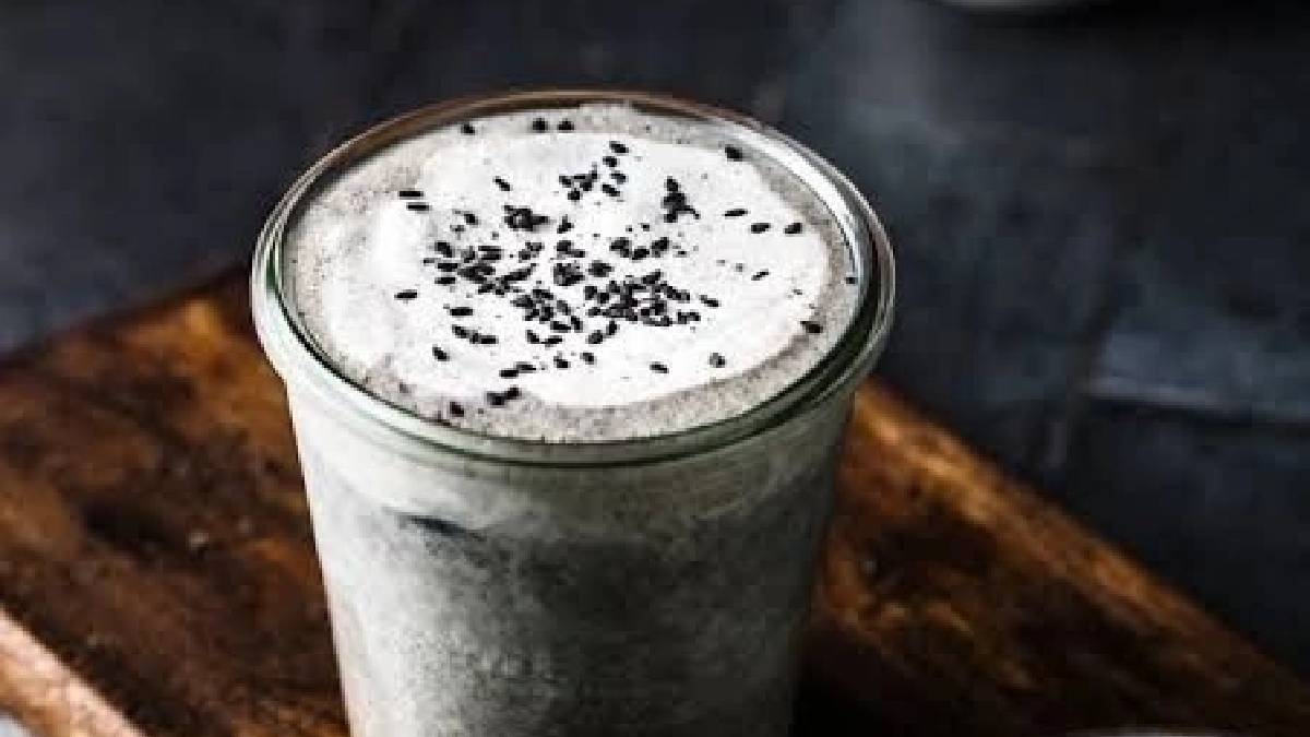 Bitkisel sütlerde yükselen yeni trend! Siyah susam sütü nedir, nelere iyi gelir?