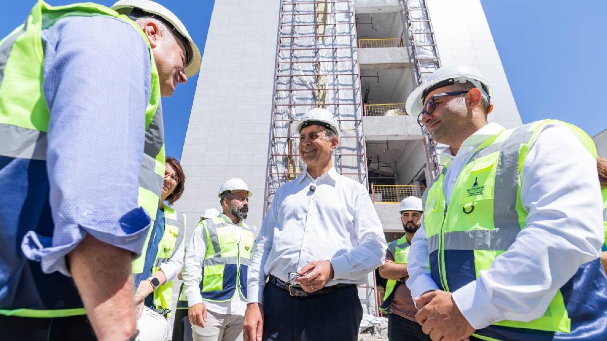 Başkan Tugay, Eşrefpaşa Hastanesi’nin yeni binasını inceledi