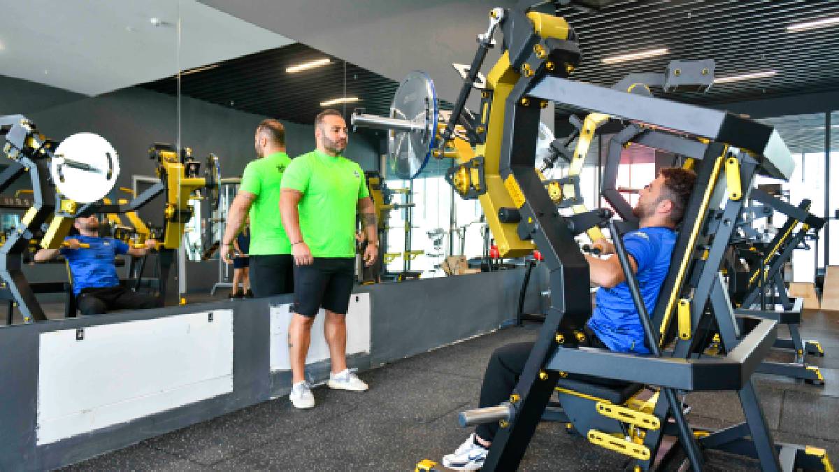 Başkent’in yeni spor merkezi: Cumhuriyet Yüzme Havuzu ve Spor Kompleksi hizmete açıldı