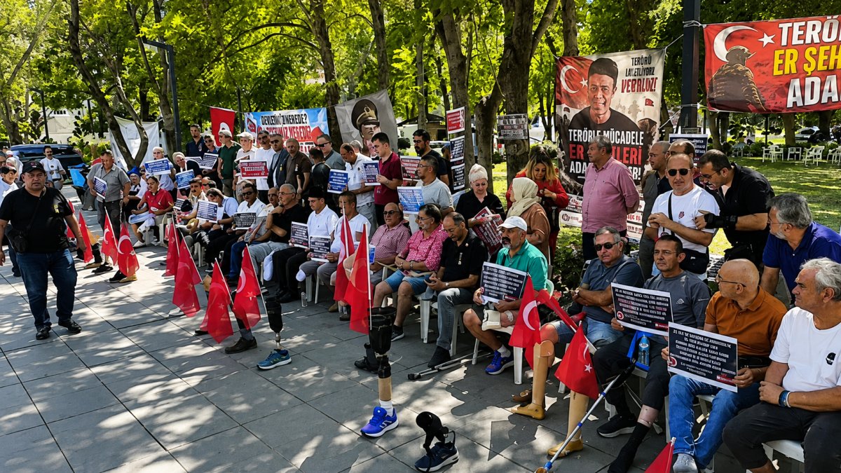 38 gündür oturma eylemi yapıyorlardı: Şehit aileleri ve gazilerin eylemine polis müdahalesi