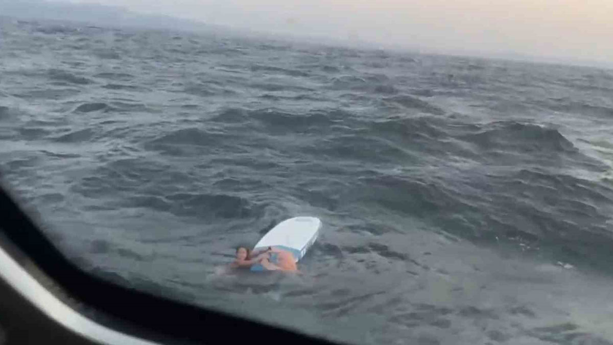 SUP board ile denize açıldılar, 5 kilometre sürüklendiler: Baba ve kızının kurtarılma anları kamerada