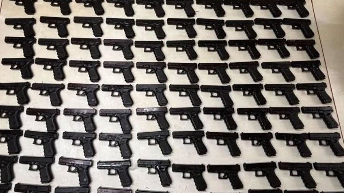 İş yerinden cephane çıktı: 100 ruhsatsız tabanca bulundu