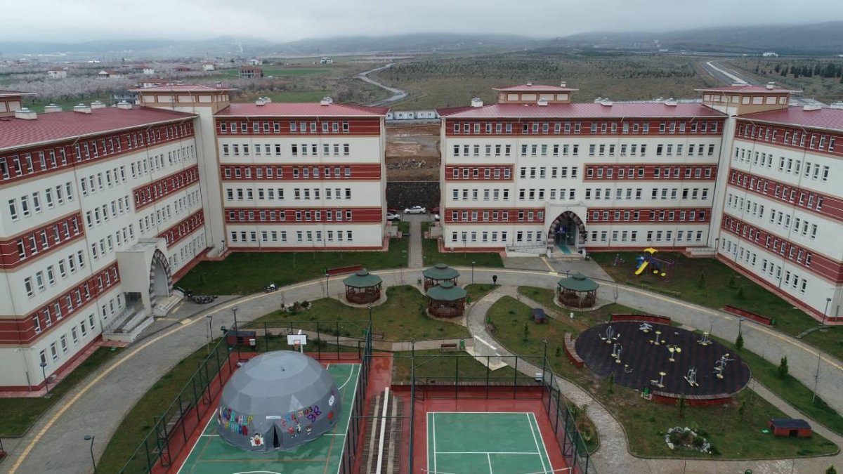 Özel üniversite okuyanlar ve aynı şehirde üniversite okuyanlar KYK yurduna başvurabilir mi? Yurt ücretlerine zam gelecek mi