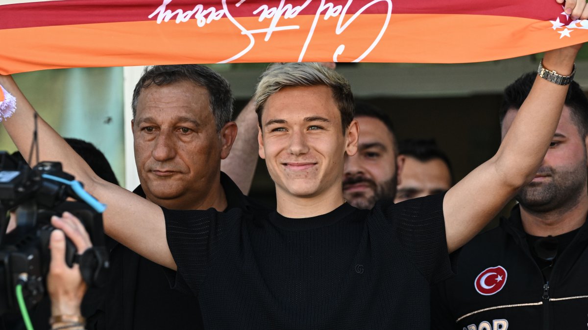 Galatasaray'ın transfer görüşmelerine başladığı Batrakov İstanbul'da