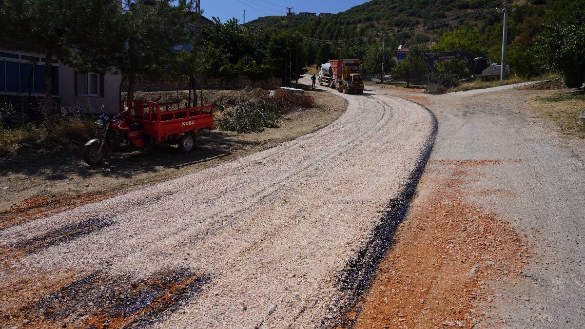 Bilecik'te yeni cadde ve sokaklar ulaşıma açılıyor, kaldırımlar yenileniyor