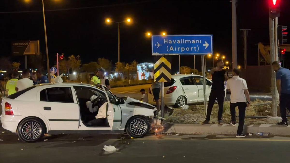 Diyarbakır'da otomobiller çarpıştı: 7 yaralı