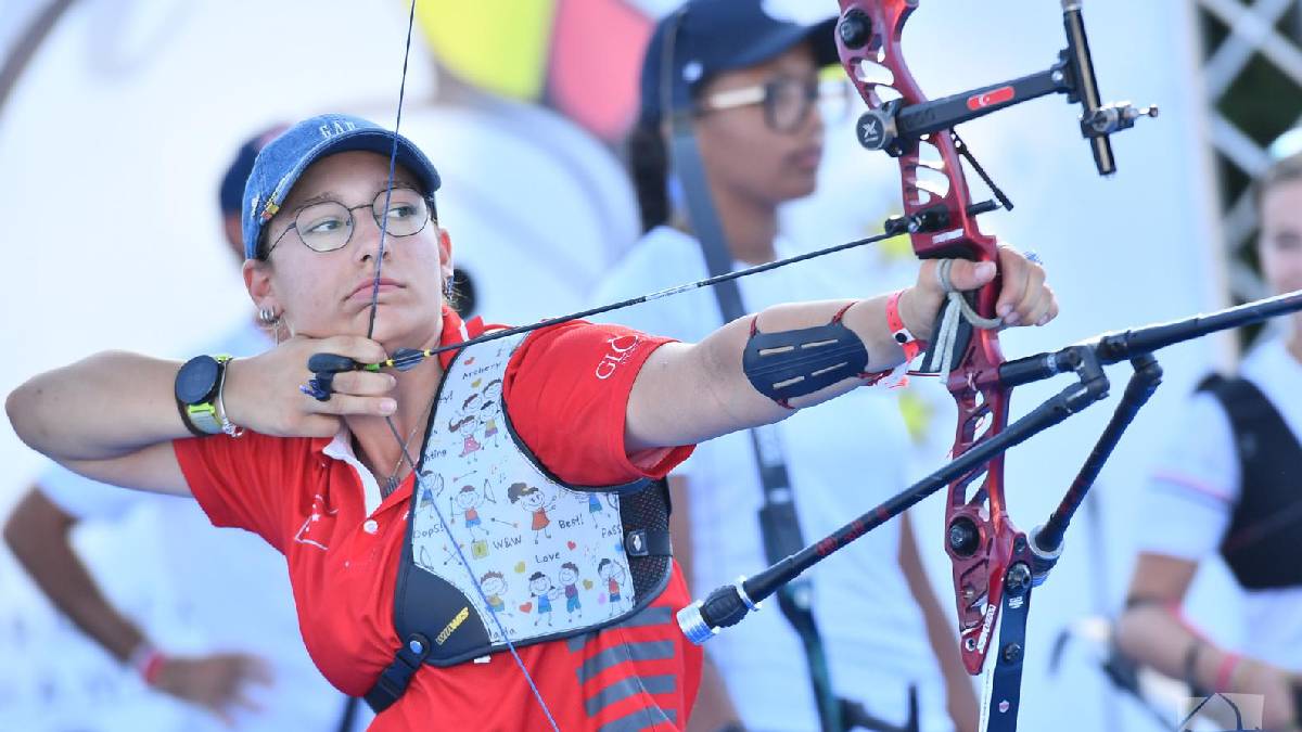 İzmir Büyükşehir Belediyesinin milli sporcuları Akdeniz Oyunları’nda madalya peşinde