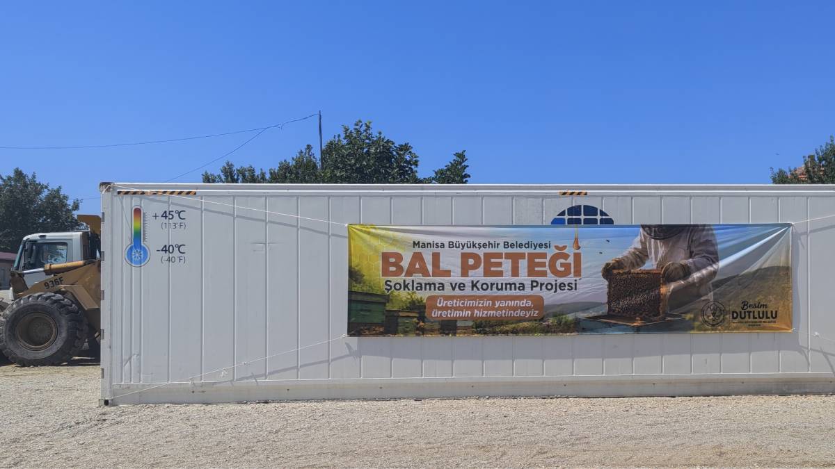 Arıcıların petekleri büyük balmumu güvesine karşı korunacak