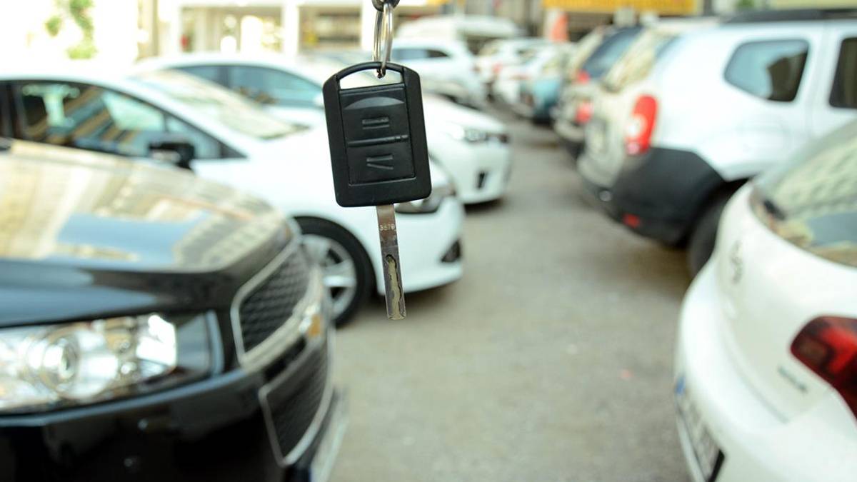 Sosyal medyada "hacizli araç" vurgunu: 5 milyonluk lüks araba 1,5 milyona satılıyor