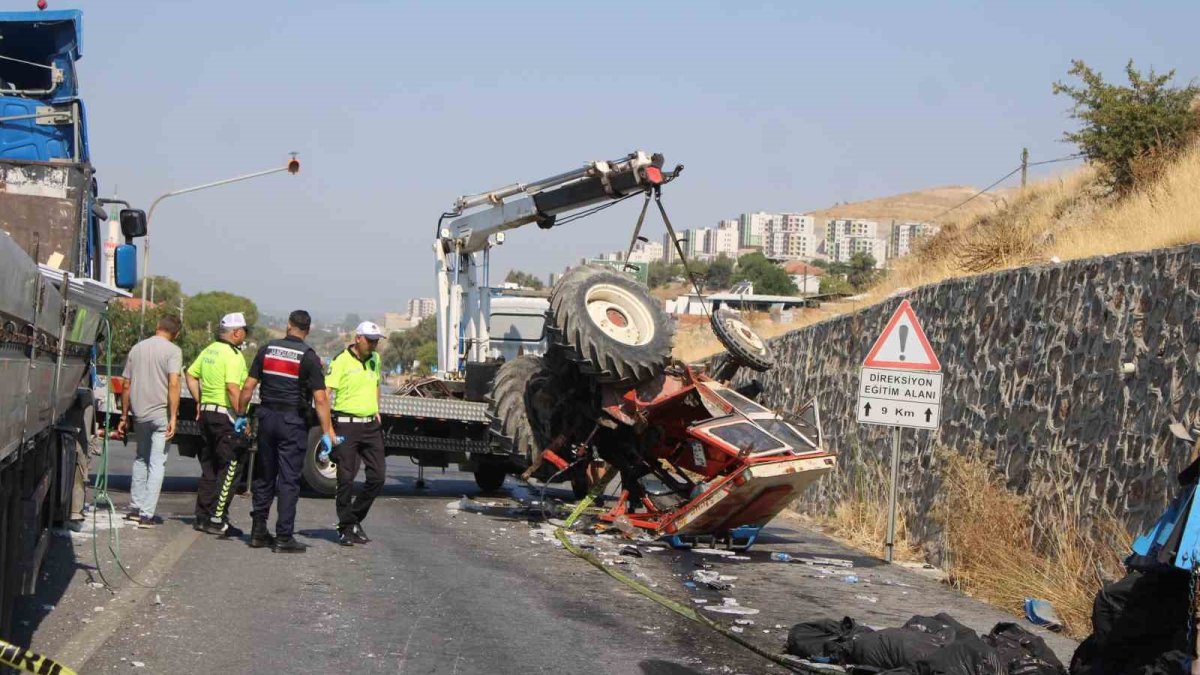 Aydın’da traktör tırla çarpıştı: 1 ölü, 2 yaralı