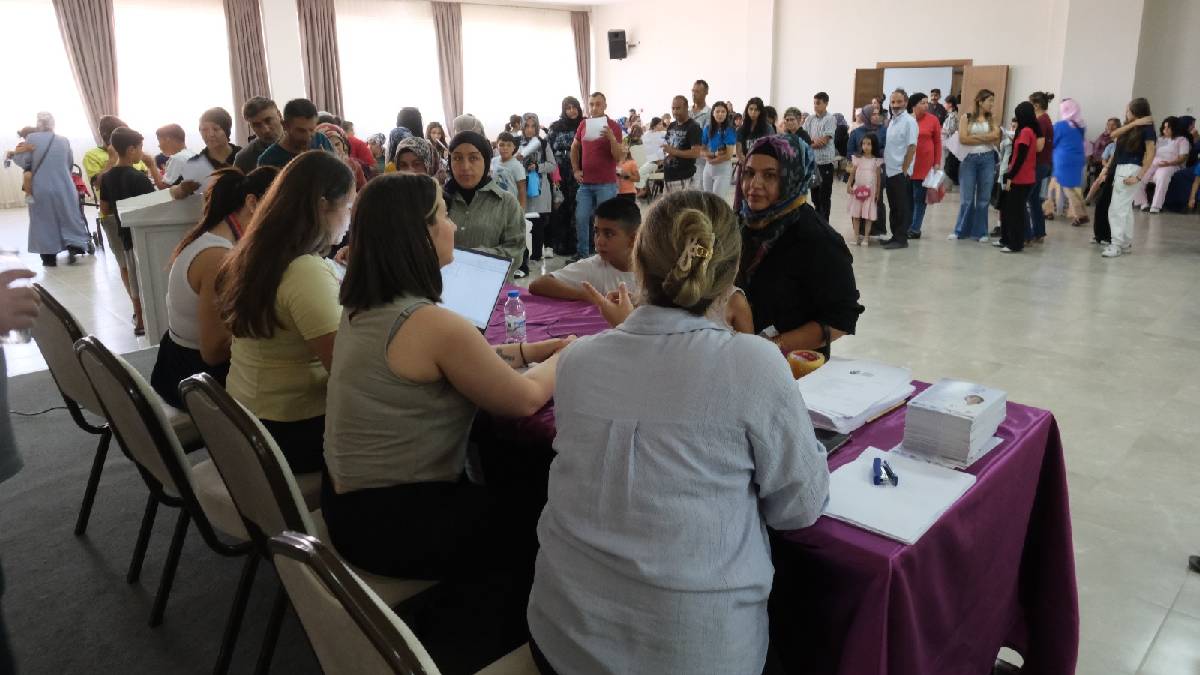 Kırsaldaki öğrencilerin eğitim yolculuğuna Büyükşehir desteği: Kırtasiye yardımları başladı
