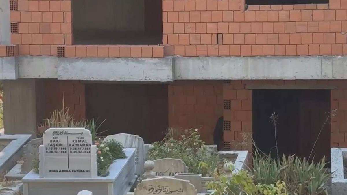 İstanbul’da mezarlığın dibinde yeni binalar: Dairelerin manzarası gündem oldu