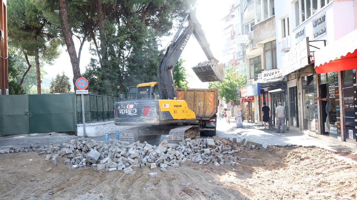 Başkan Anıl Yetişkin’in yol hizmeti devam ediyor