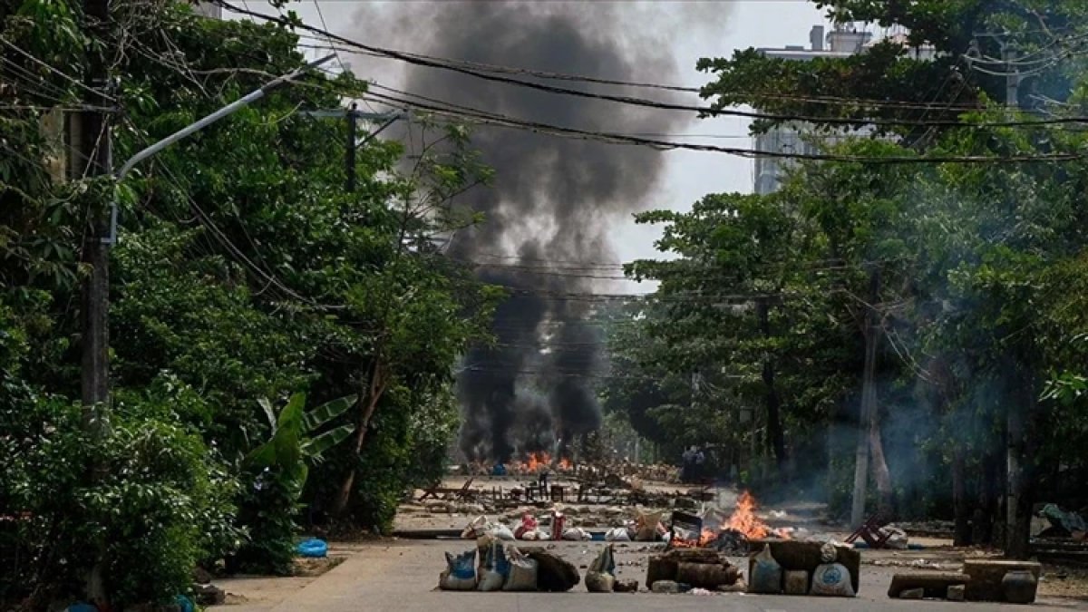 Myanmar'da Budist manastırına hava saldırısı: 14 kişi hayatını kaybetti