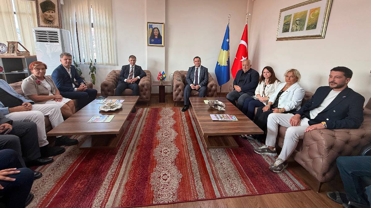 Başkan Tugay, Kosova'da yeni iş birliklerinin kapısını araladı
