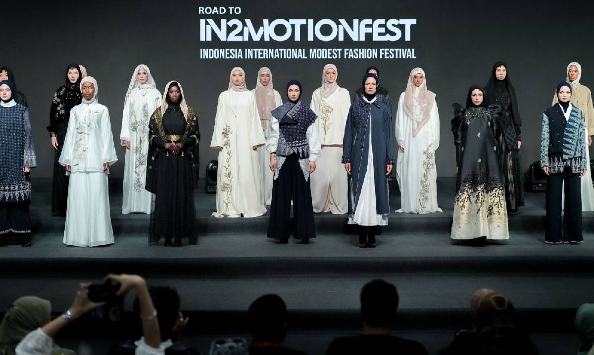 Endonezya moda rüzgârı İstanbul'da esti: Geleneksel Wastra kumaşları IFCO'da görücüye çıktı