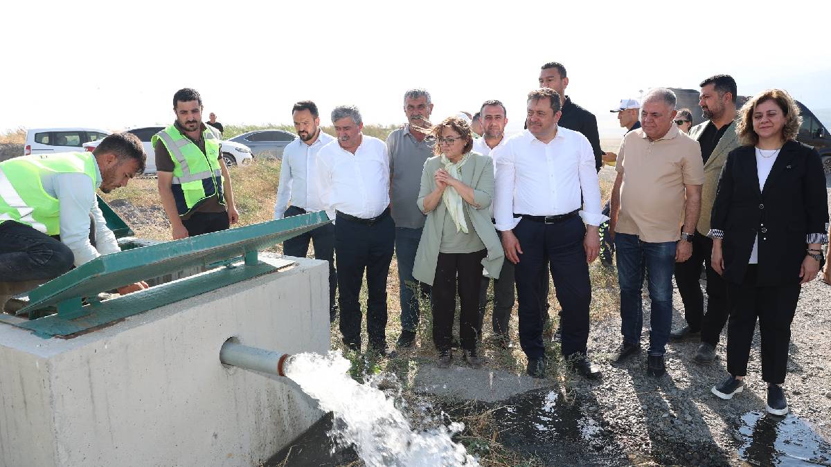 Büyükşehir mahalle mahalle dinliyor, sorunları hızlı çözüyor
