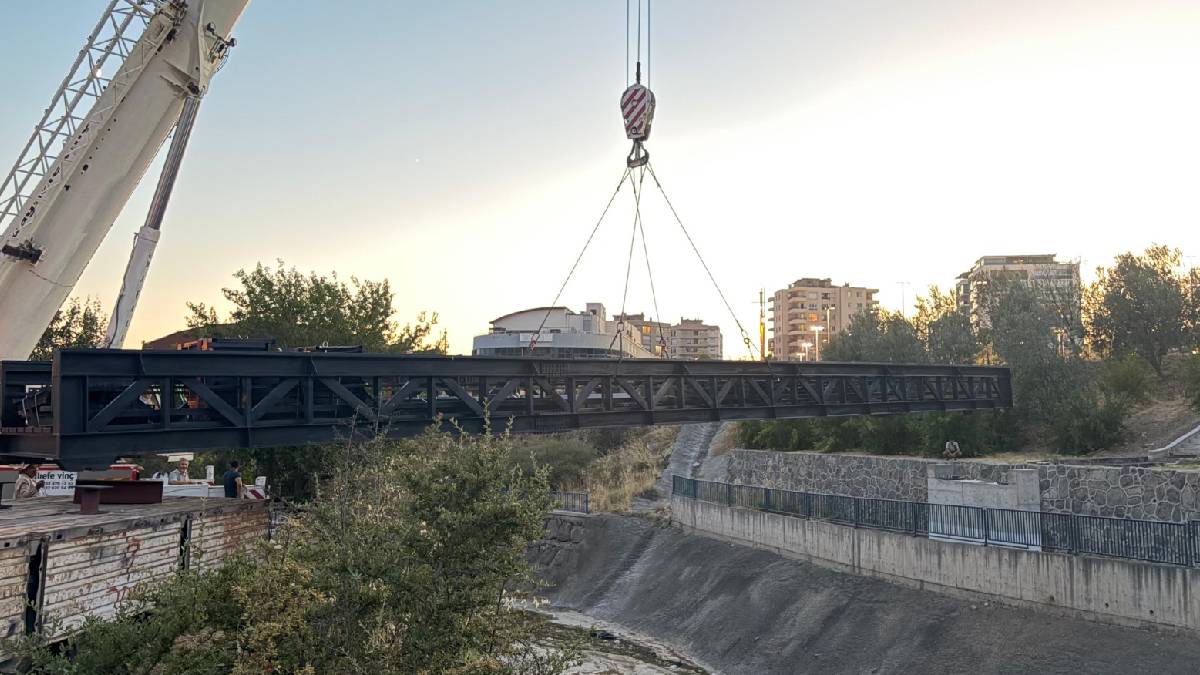 Yaya köprüsünde sona gelindi: 10 dakikalık yol 1 dakikaya inecek