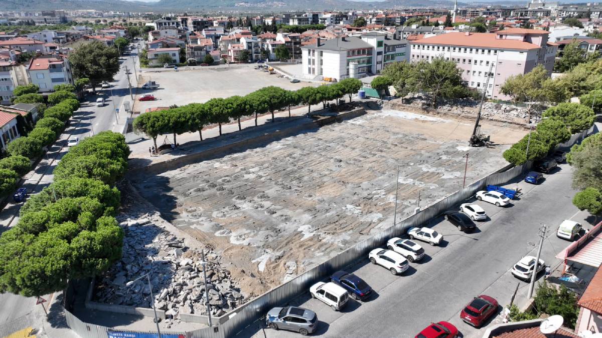 Bahçelievler pazar yerinde hazırlıklar devam ediyor