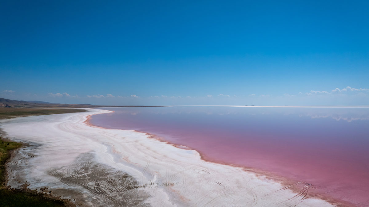 Tuz Gölü’nde renk şöleni: Pembe ve kırmızıya büründü