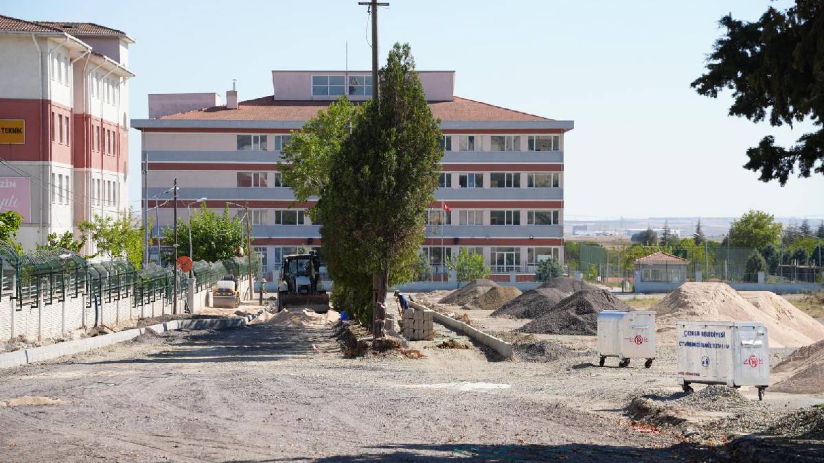 Çorlu'da yatırımlar ve saha incelemeleri hız kesmiyor