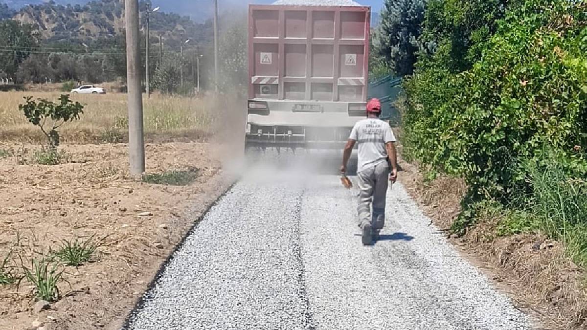 Umurlu’da asfaltlama çalışmaları devam ediyor
