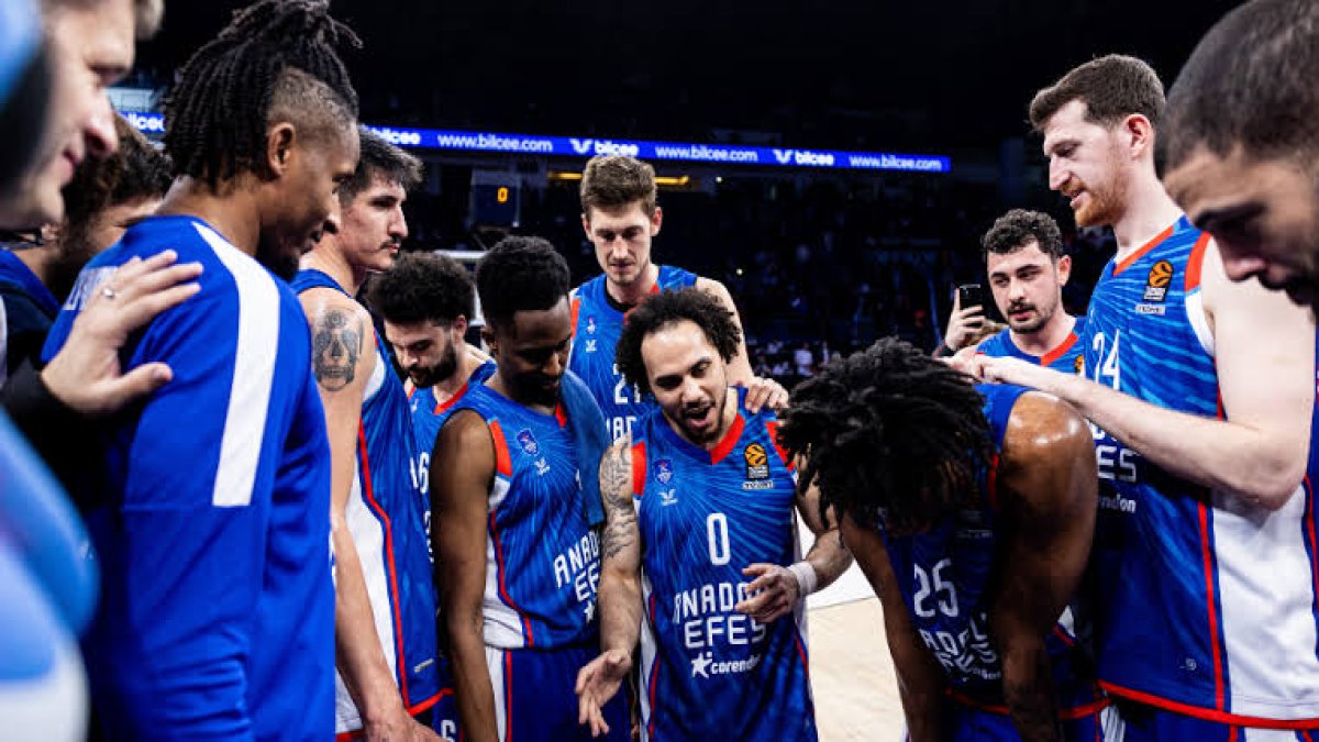 Anadolu Efes sezonu açtı