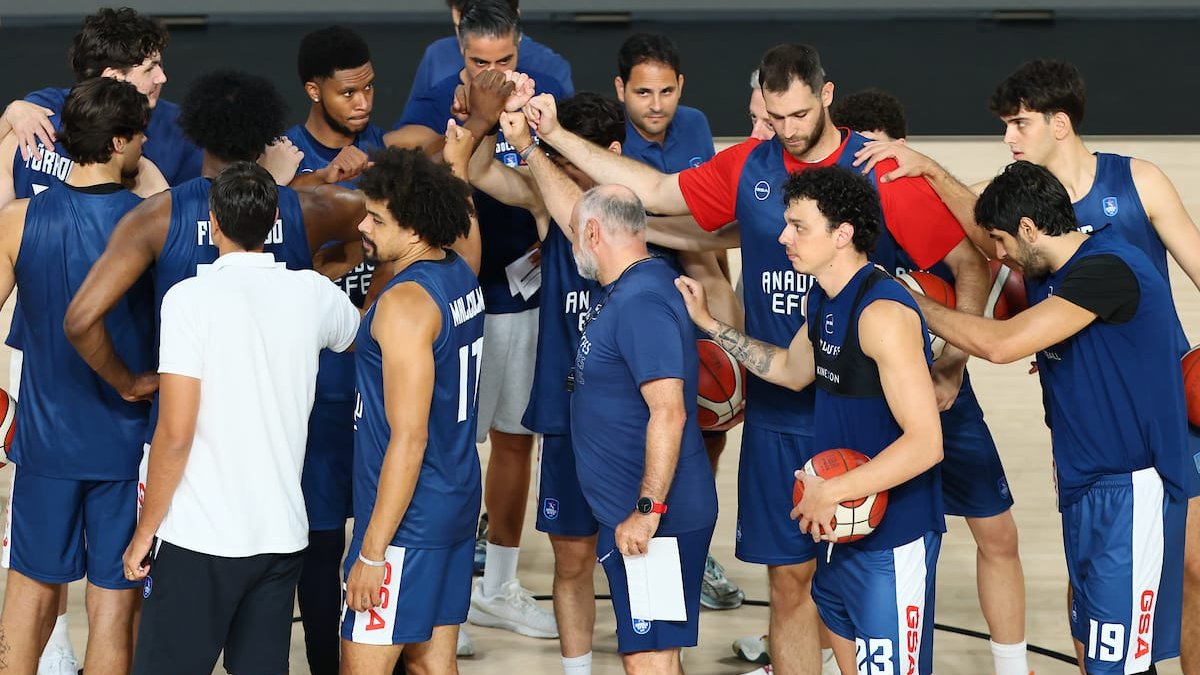 Anadolu Efes sezonu açtı