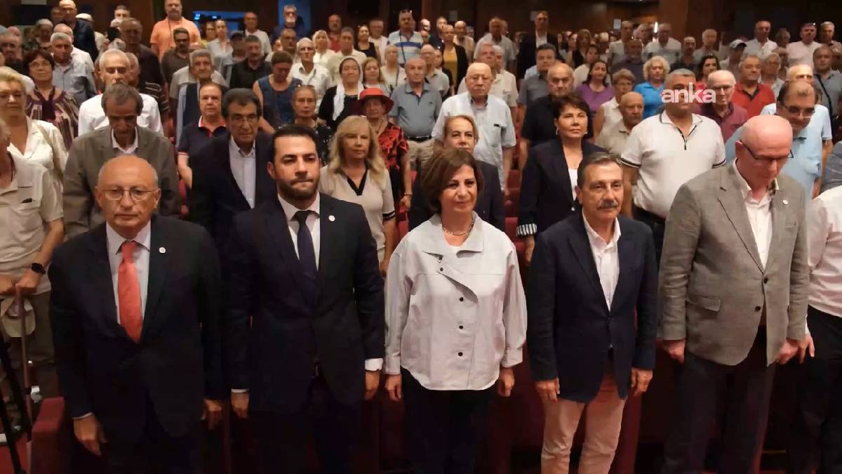 Eskişehir’de YENİ Parti’ye katılan 5 belediye başkanına rozet takıldı