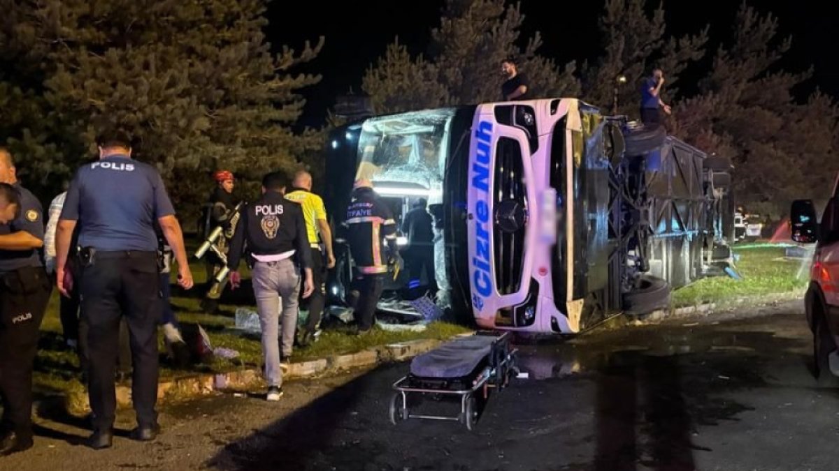 Kayseri'de yolcu otobüsü ile yakıt tankeri çarpıştı: 35 yaralı