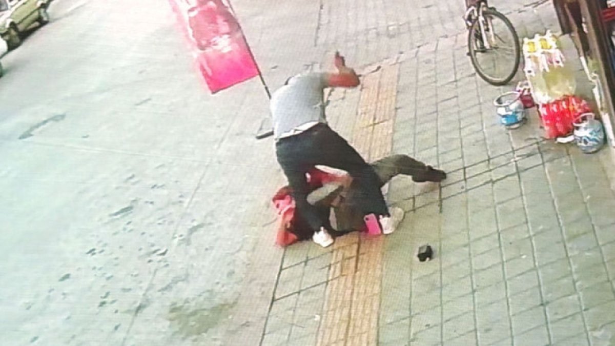 Kütahya’da eski eşinin sokakta bıçakladığı kadın ağır yaralandı