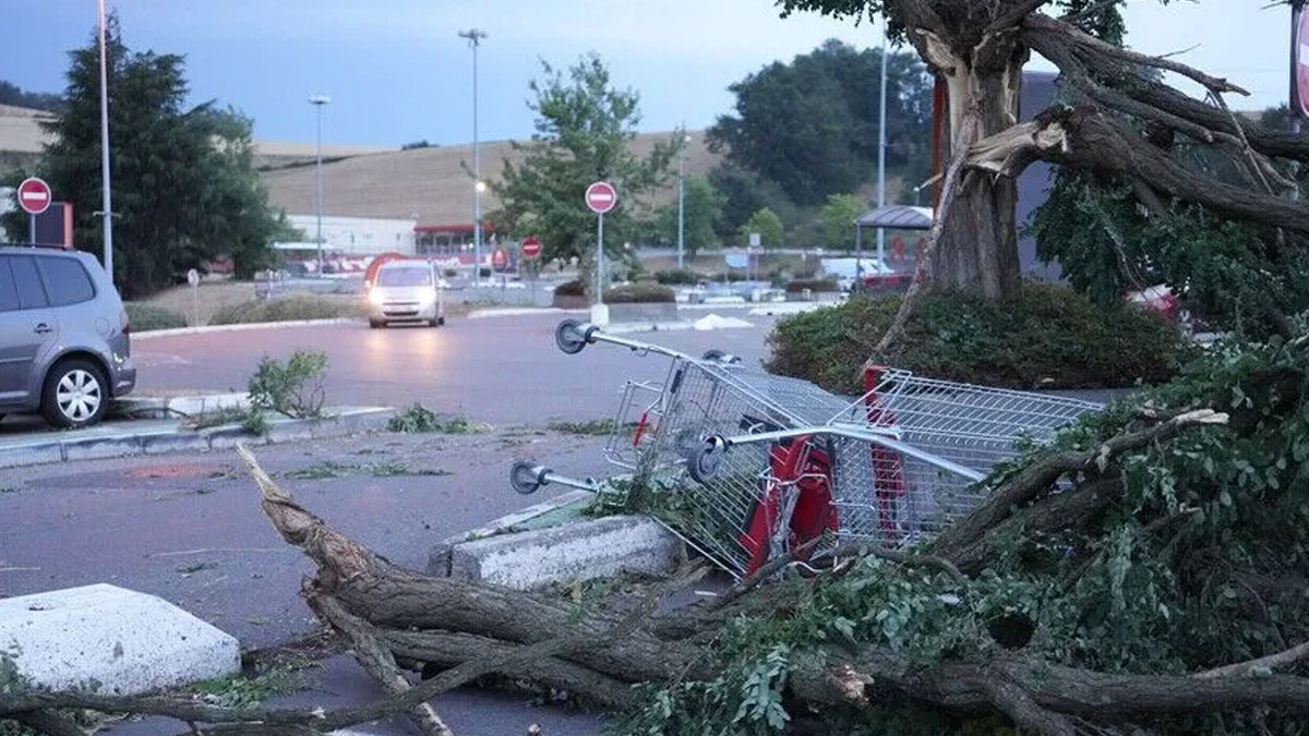 Fransa’da kasırga felaketi: 41 kişi yaralandı, yüzlerce ev hasar gördü