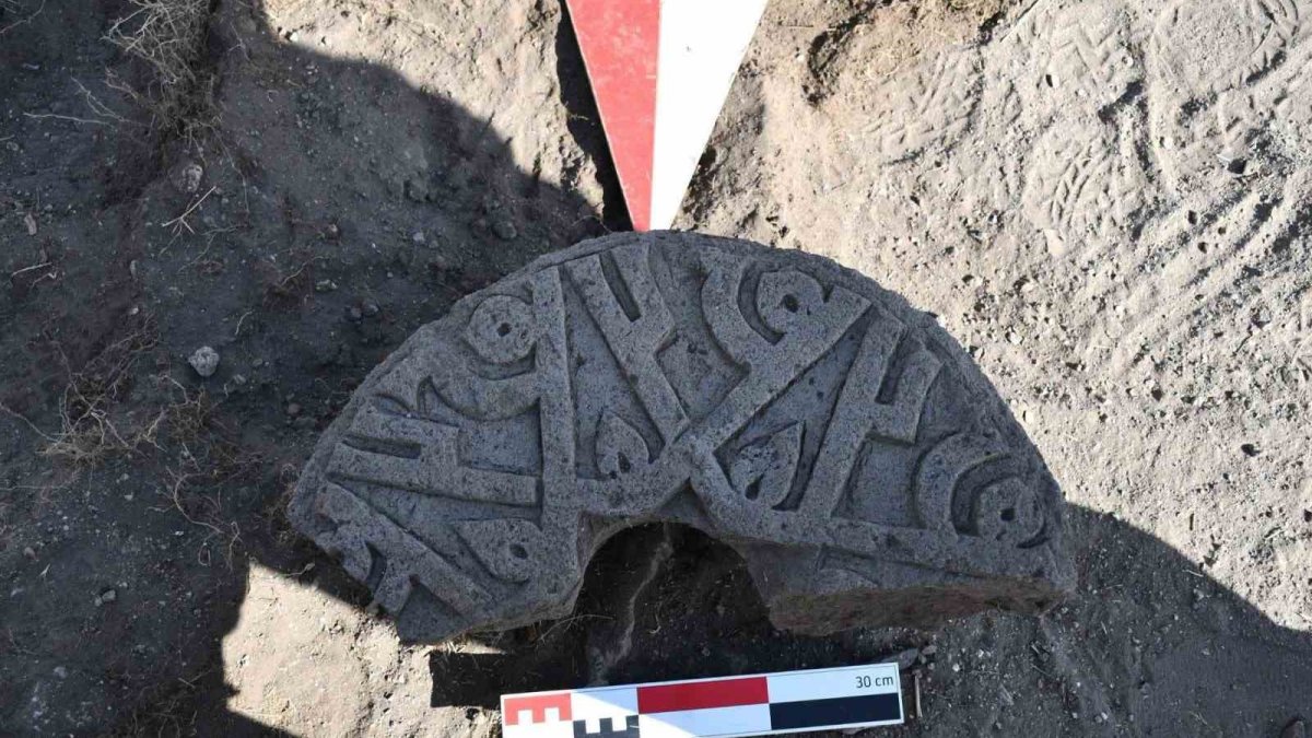 'Hz. Muhammed' isminin 6 kez yer aldığı Selçuklu taşı Ahlat’ta sergilenecek