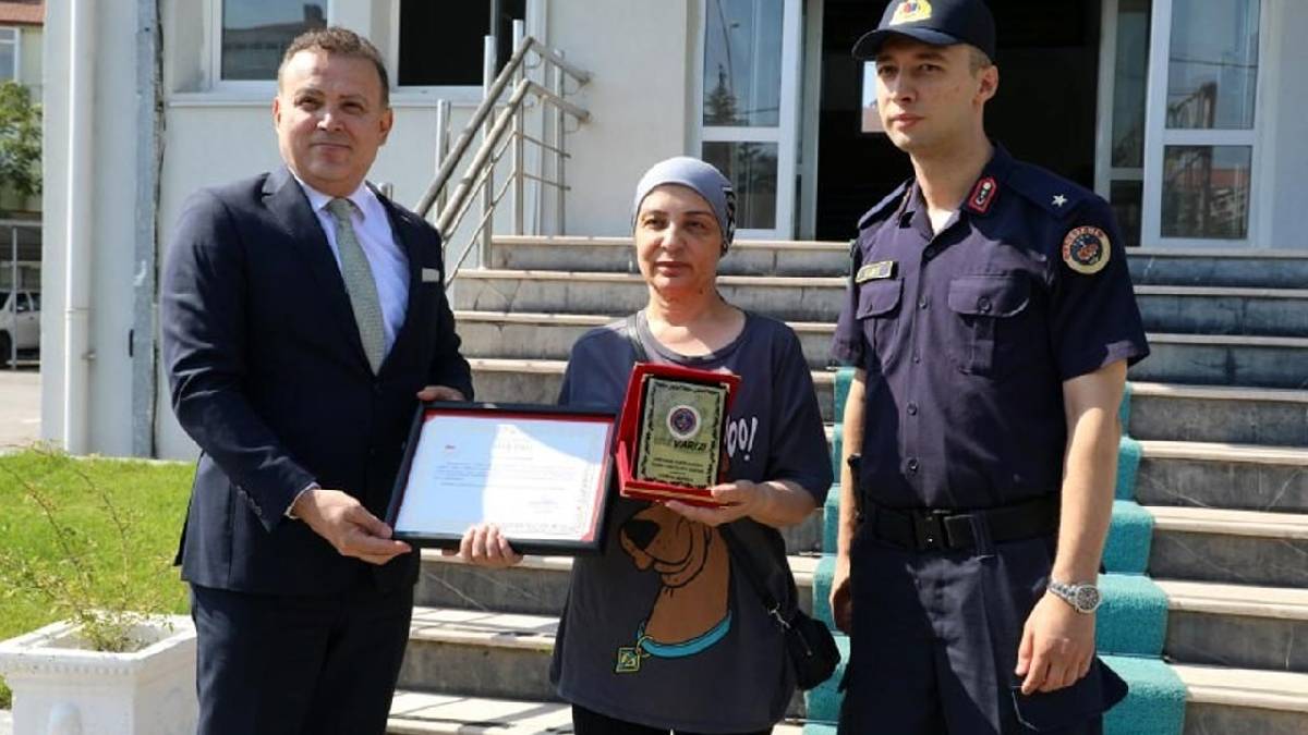 Çocukluk hayali için arsasını jandarmaya bağışladı