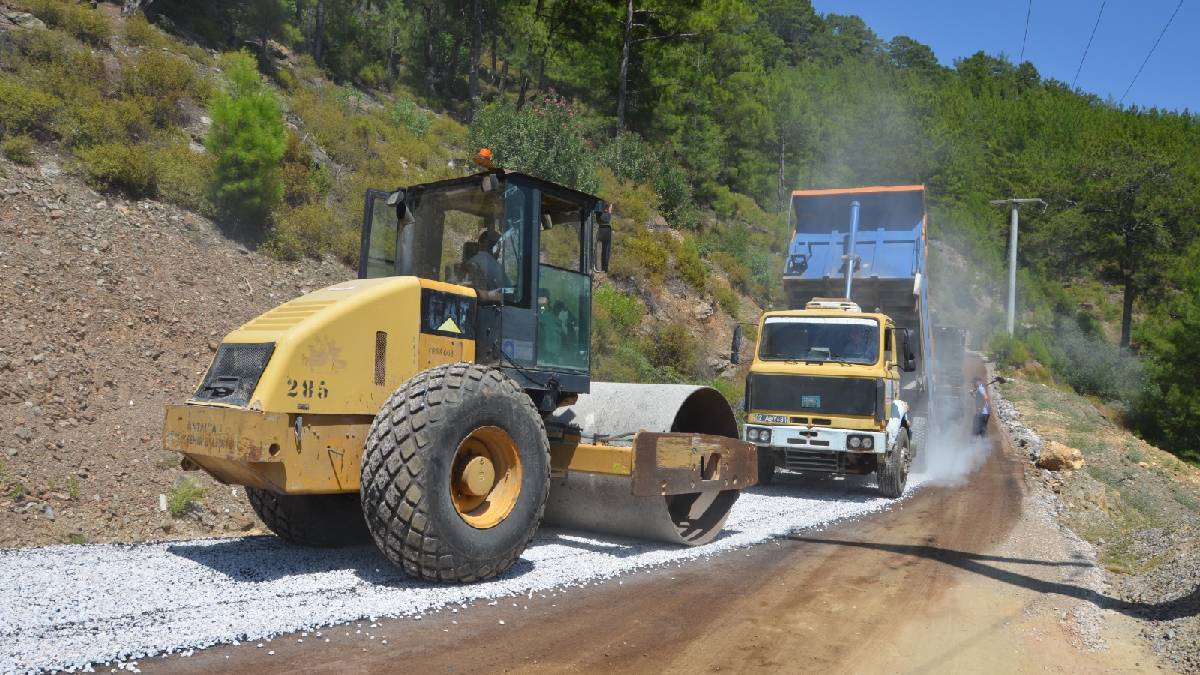 Büyükşehir Belediyesinden Alanya’da asfalt seferberliği