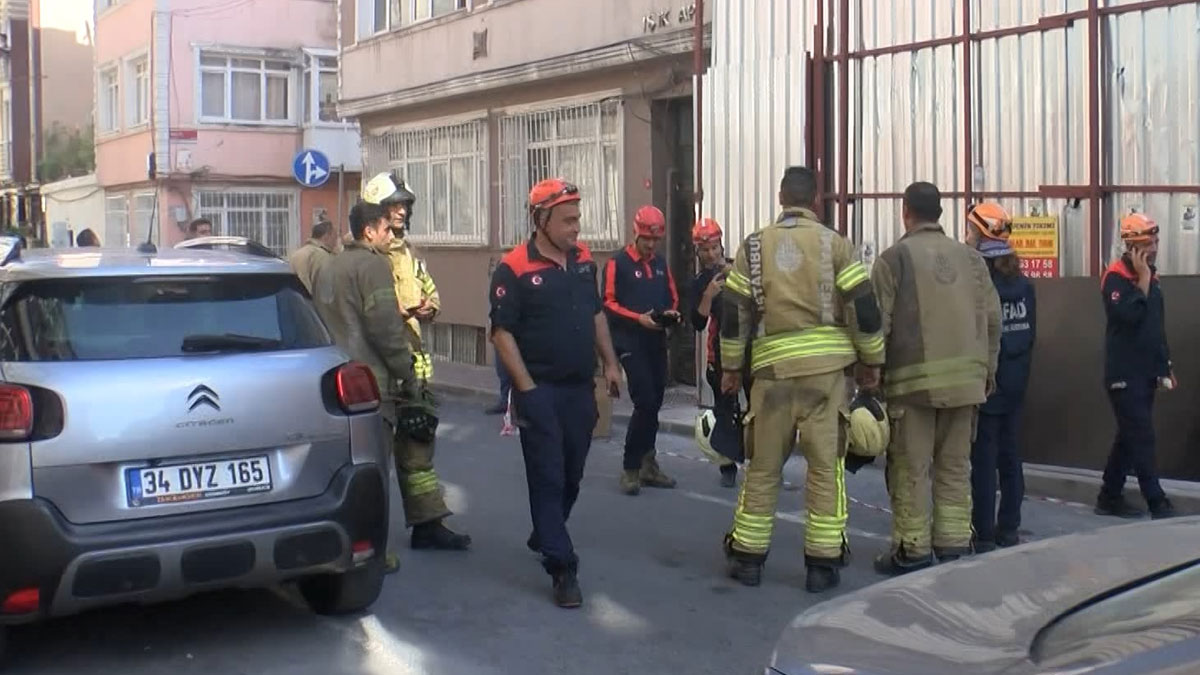 Fatih’te kentsel dönüşüm yıkımında çökme: 2 işçi yaralandı
