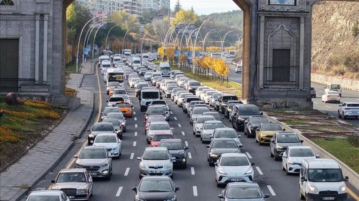 Trafikte her sürücüyü ilgilendiriyor: 1 Eylül'den itibaren devreye giren o numara hayat kurtaracak!