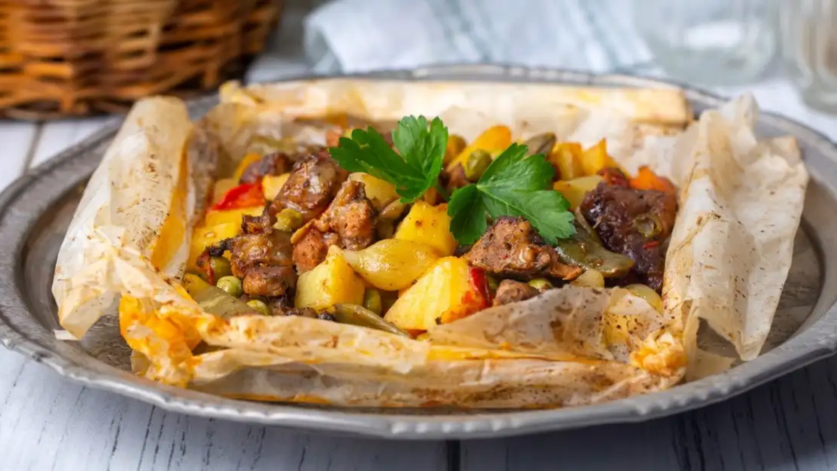 Akşam sofralarının yıldızı olmaya aday: Lokum gibi kıvamıyla kağıt kebabı tarifi!