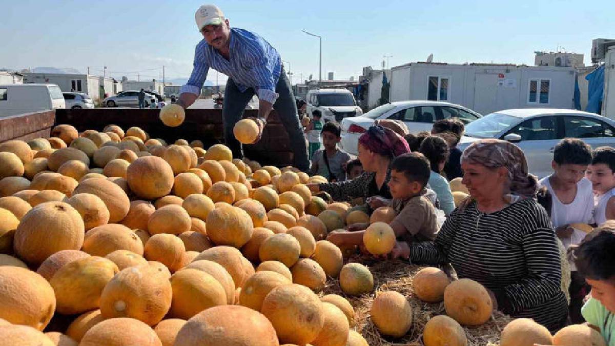 Tüccara 5 TL’ye satmayı reddetti, depremzedelere bedava dağıttı! Hatay’da 10 gün 50 ton dağıtacak